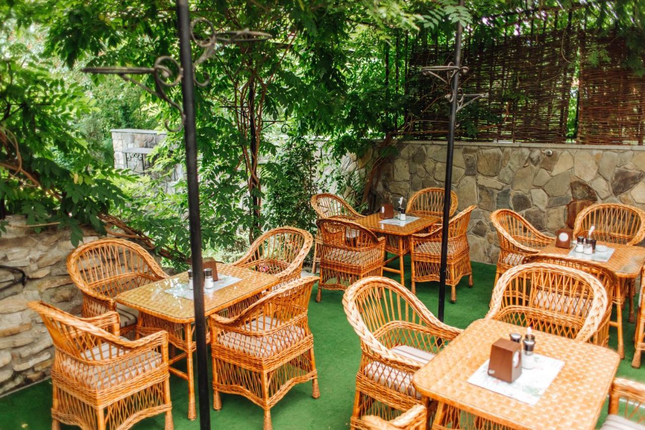 Hotel Velyka Vedmedytsya Yaremche Ngoại thất bức ảnh