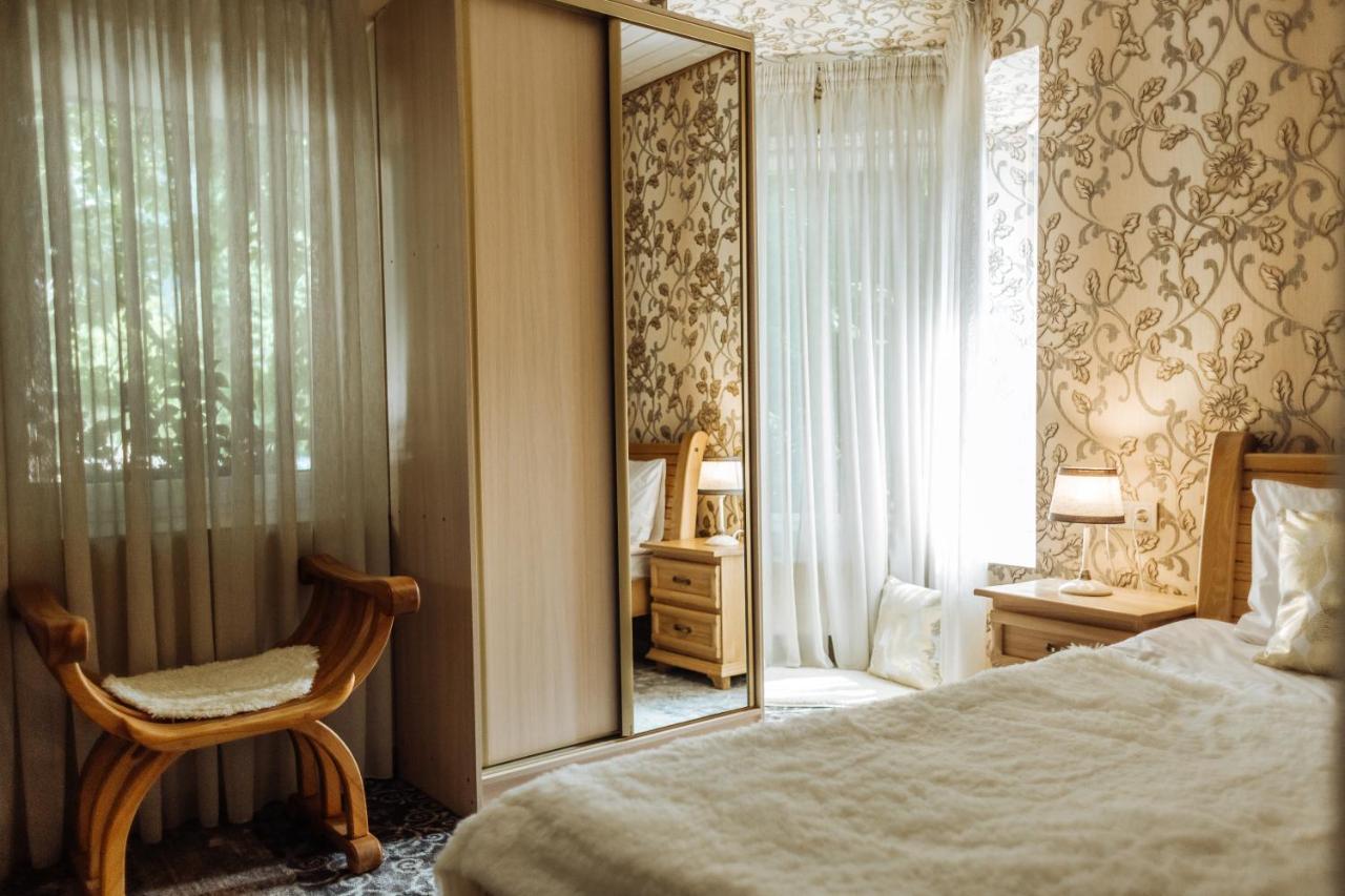 Hotel Velyka Vedmedytsya Yaremche Ngoại thất bức ảnh