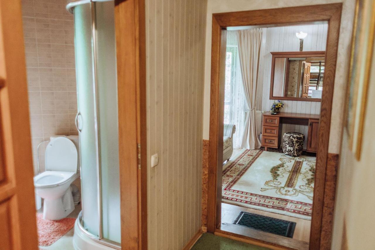Hotel Velyka Vedmedytsya Yaremche Ngoại thất bức ảnh