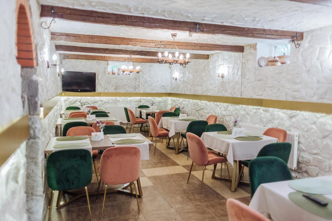 Hotel Velyka Vedmedytsya Yaremche Ngoại thất bức ảnh