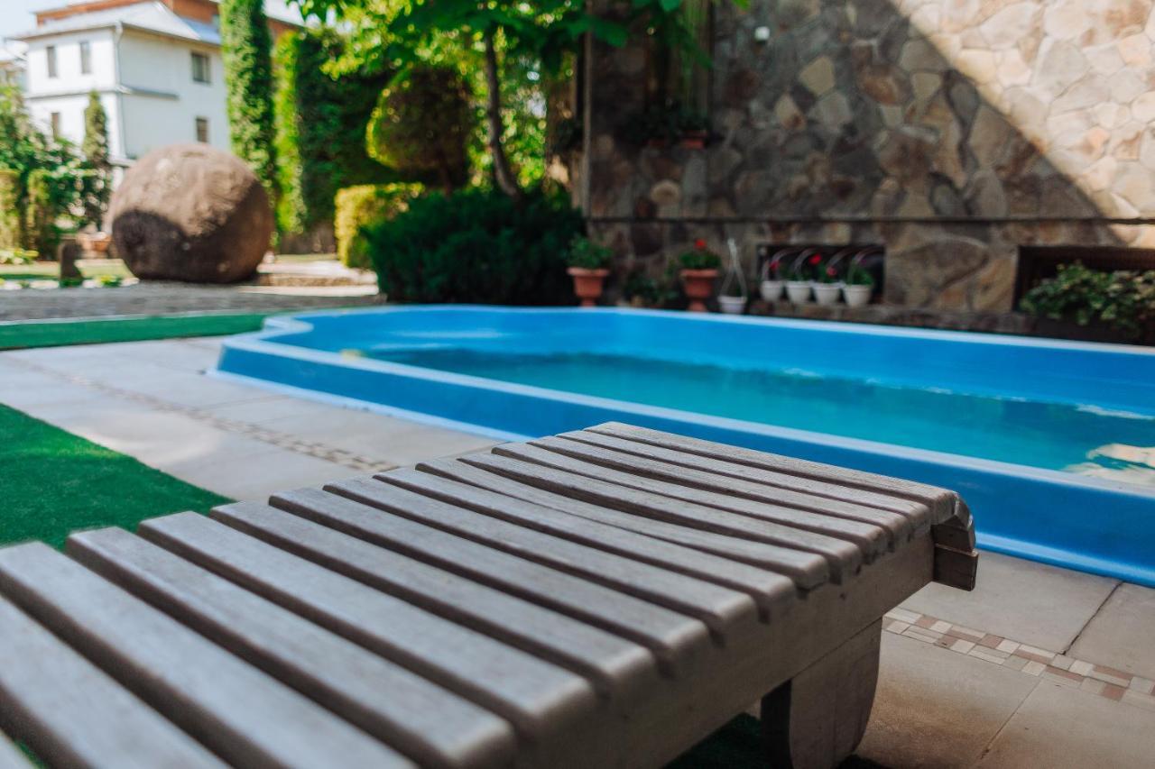Hotel Velyka Vedmedytsya Yaremche Ngoại thất bức ảnh